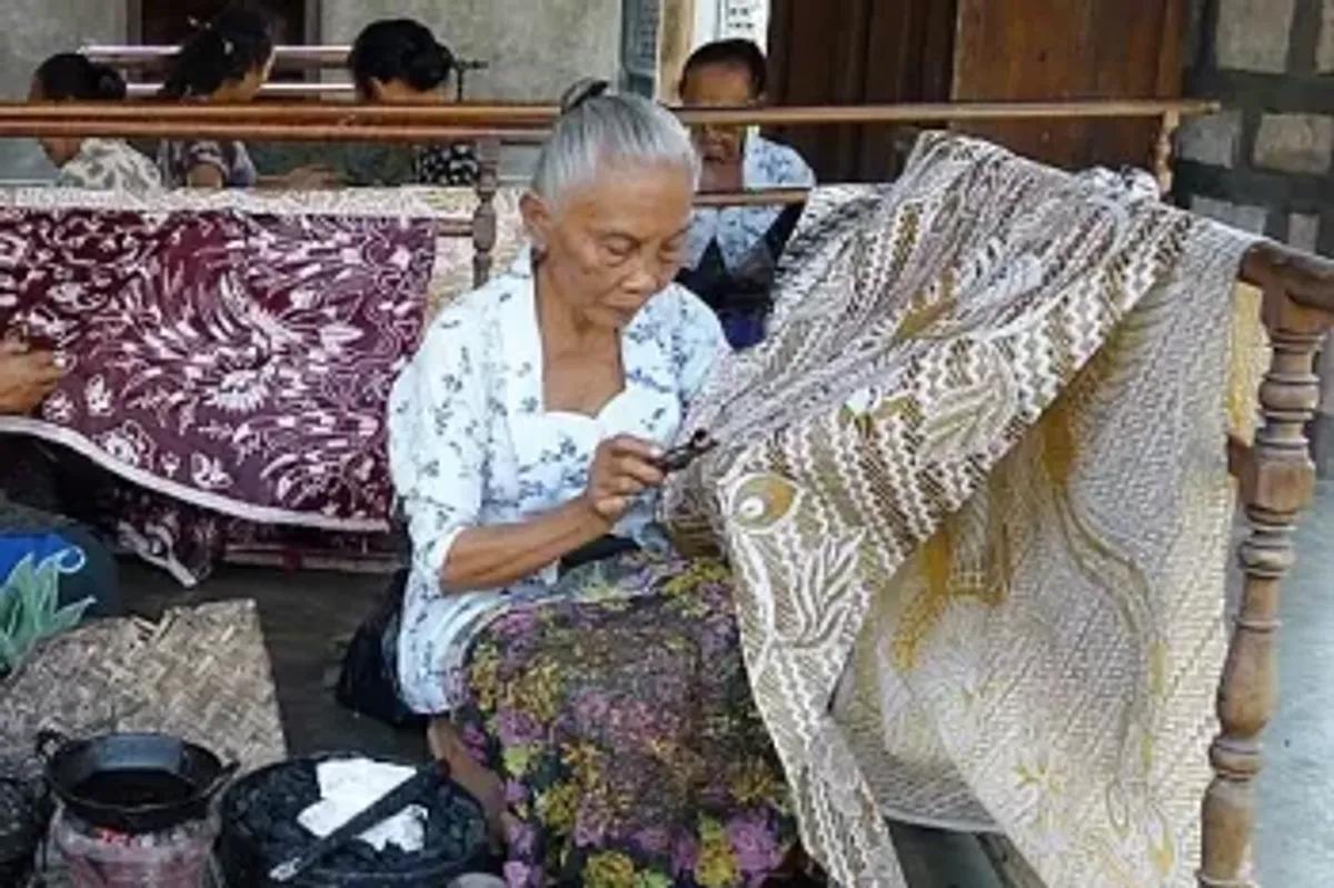 از تار و پود تا خاک و آتش؛ زندگی در صنایع دستی ایران