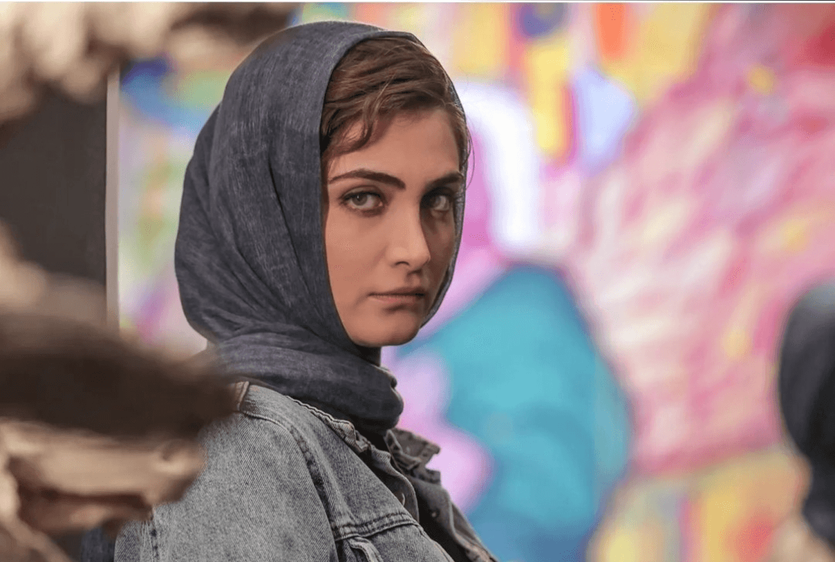 طراحی جذاب و متفاوت مانتوی حجابی الناز ملک، سیمای سریال زخم کاری