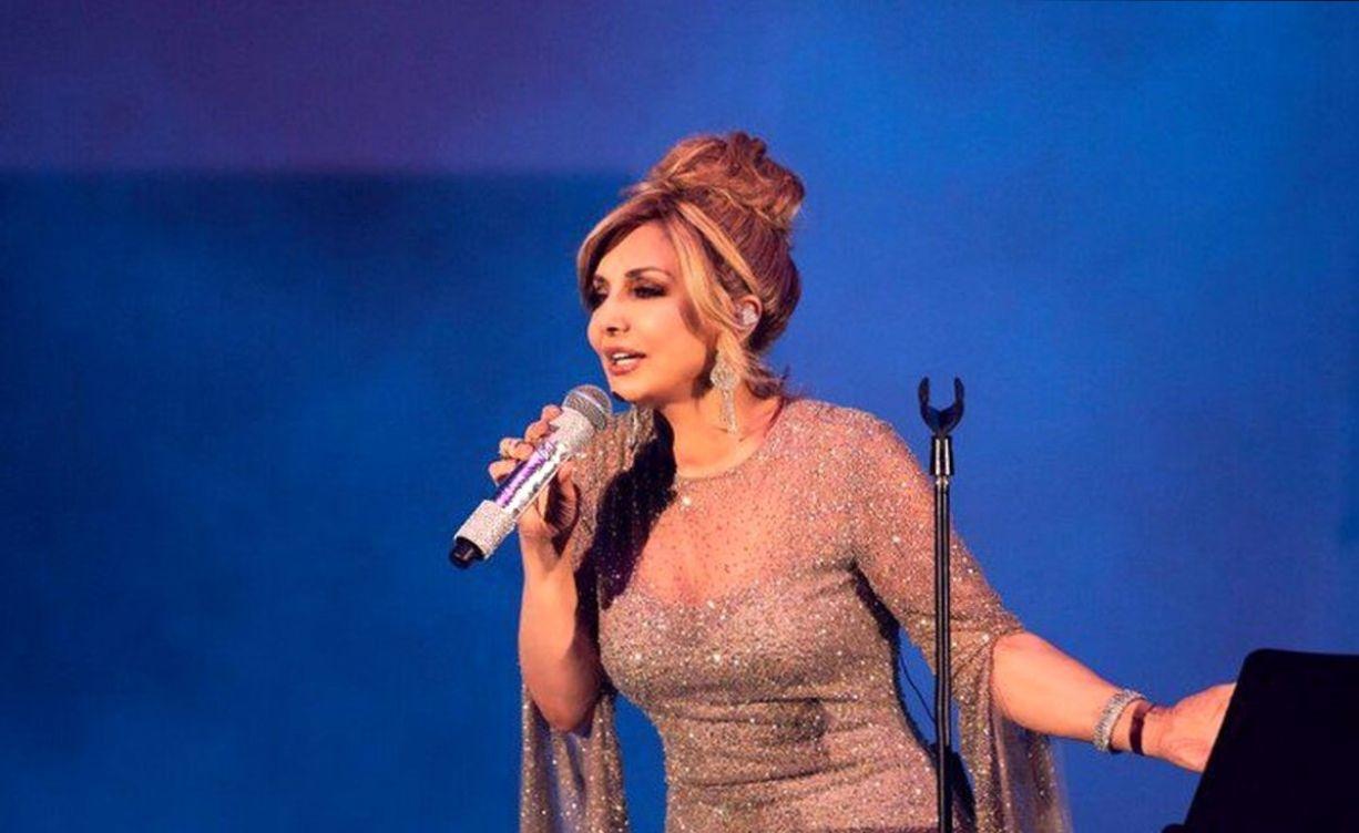 گوگوش برای امام خمینی آهنگ خواند