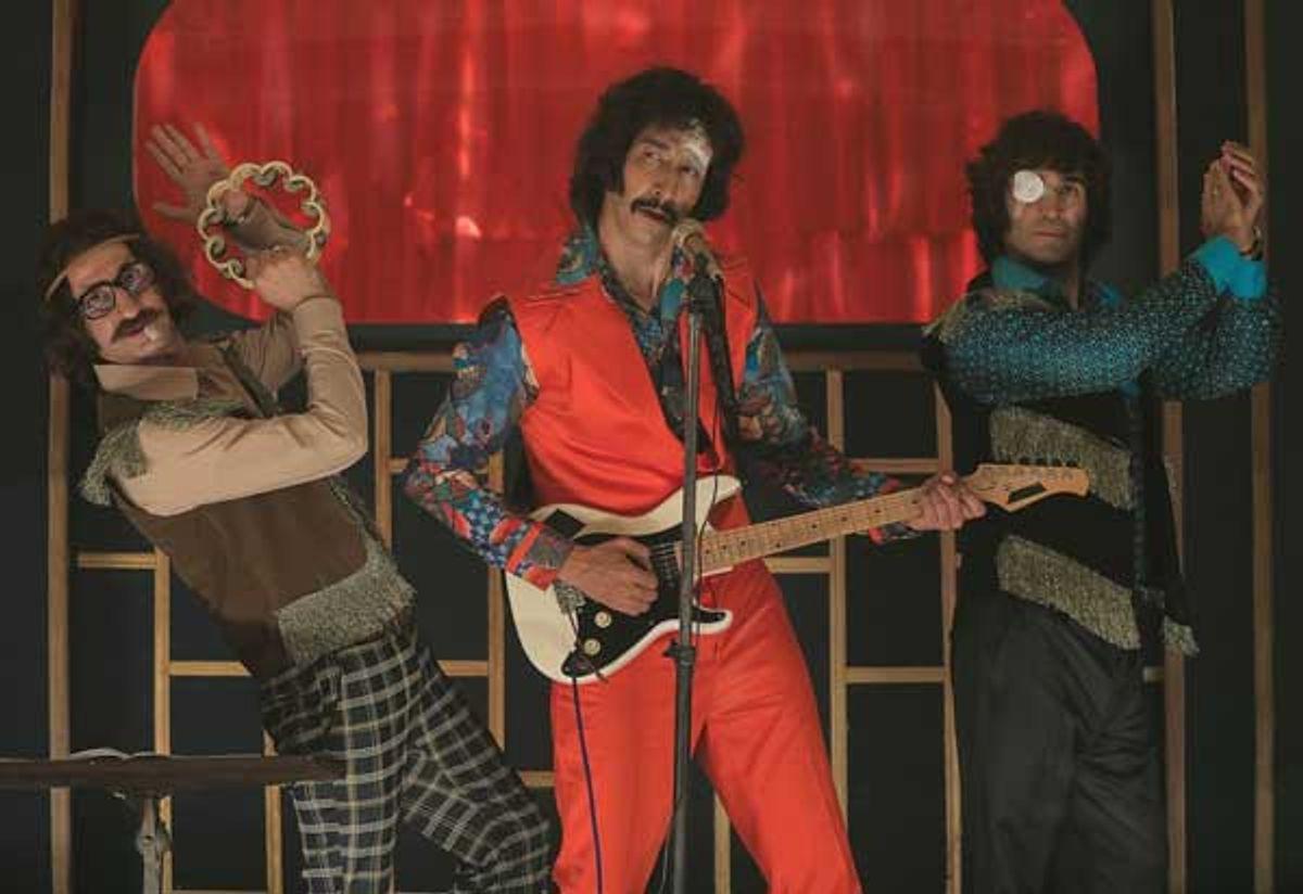 خوانندگی شاد بهرام افشاری در فیلم فسیل | «بی‌بی شکسته» با صدای متفاوت او! + فیلم