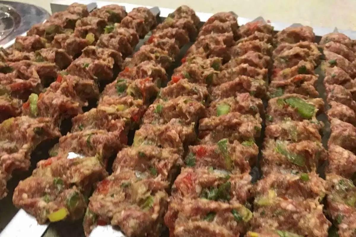 دستور پخت کباب پاکستانی؛ خوشمزه‌تر از همیشه! با این روش، کبابی بی‌نظیر درست کن