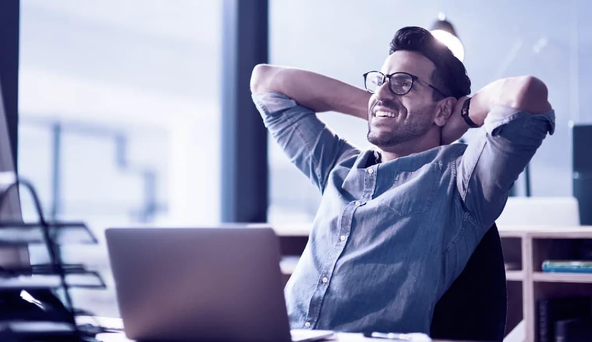 روش های کاهش سردرد صفحه نمایشگر| قانون ۲۰-۲۰-۲۰ برای کاهش فشار چشم و سردرد تنشی