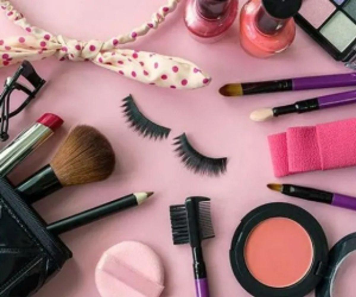 لوازم آرایشی که امسال بین دختران و زنان مده