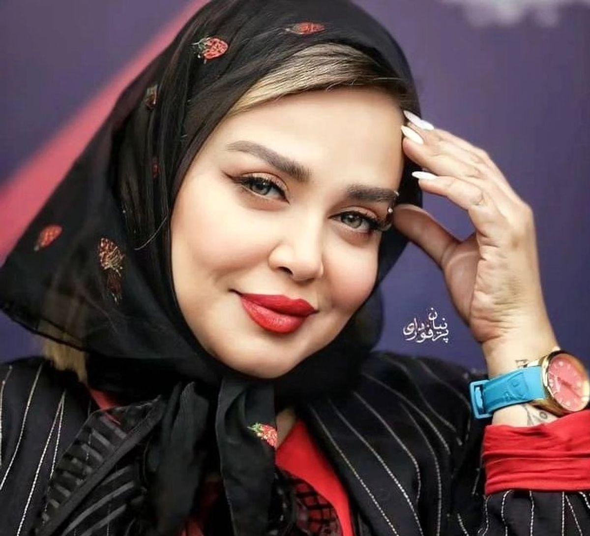 نمایی از استایل خاص بهاره رهنما در یک بنای تاریخی