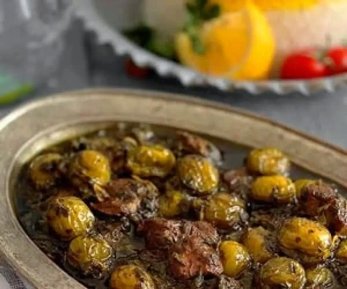 طرز تهیه خورشت گوجه سبز با گوشت به روش خوشمزه مازندرانی ها
