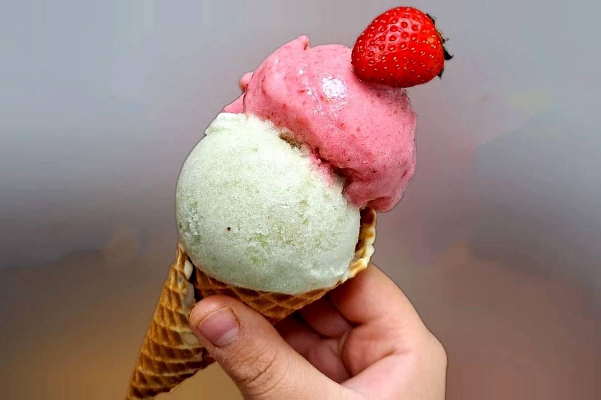 تنها با این ۵ قلم مواد ساده بستنی خانگی درست کنید + ویدئو