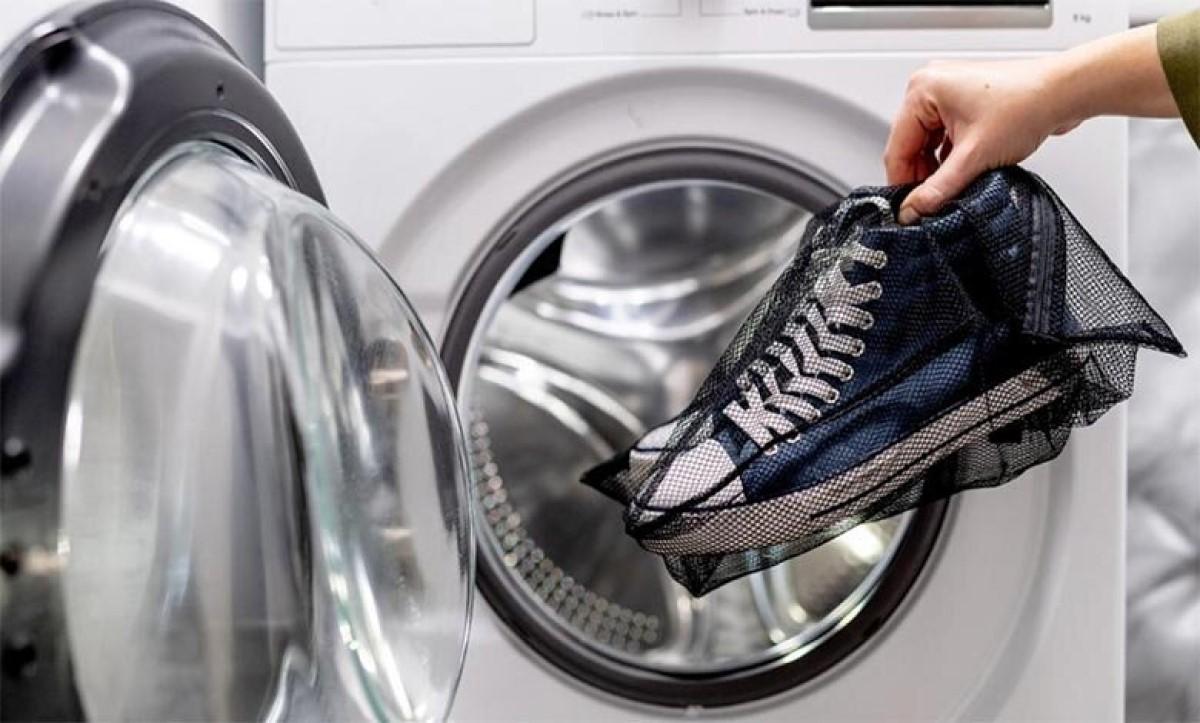روش شستن کفش ها با ماشین لباسشویی؛ روش خشک کردن صحیح کفش‌ ها بعد از شستشو