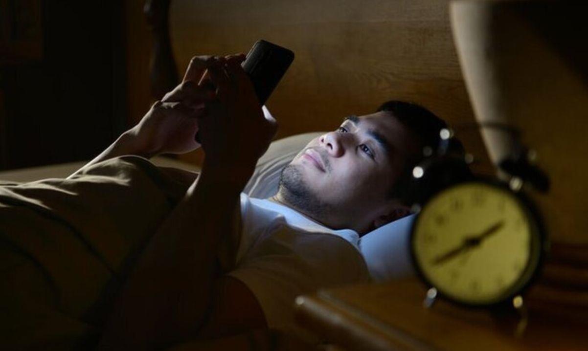 این عادت باعث بی خوابی شما در شب می شود!