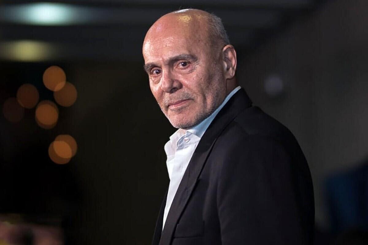 شب پر از هنرمندان: جمشید هاشم‌پور در کنار آزاده زارعی