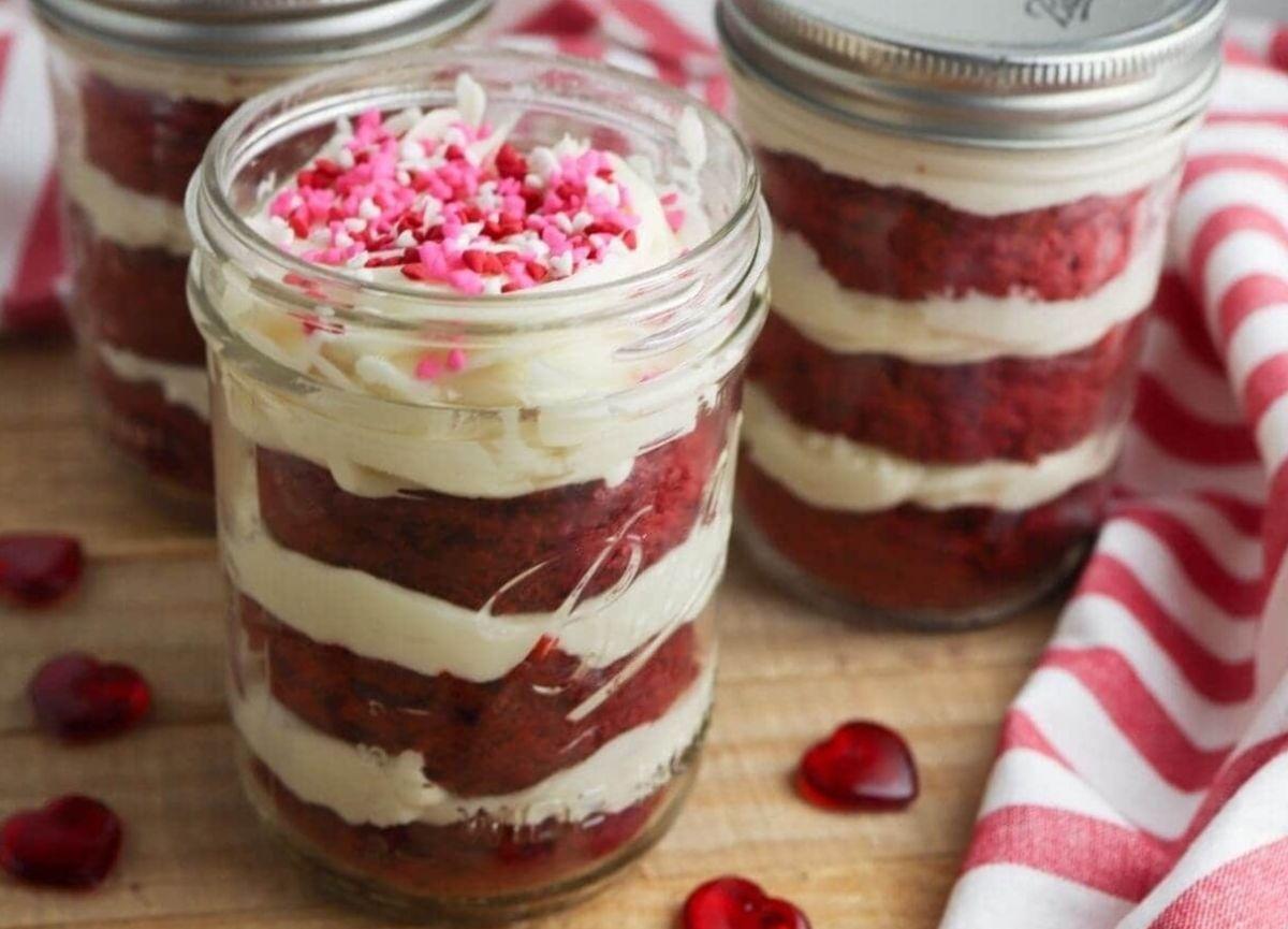 طرز تهیه کیک خامه‌ ای لیوانی برای شب عید فطر؛ یک دسر تک نفره شیک و مجلسی