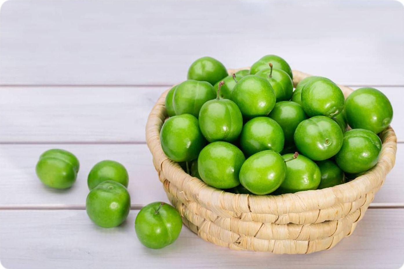 گوجه سبز 2 میلیون تومانی و چغاله بادام 700 هزار تومانی| میوههای لوکس بهاری برای لاکچری خورها!