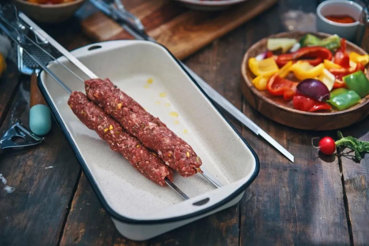 مراحل تهیه کباب کوبیده با بوقلمون (کم چرب و پر پروتئین)