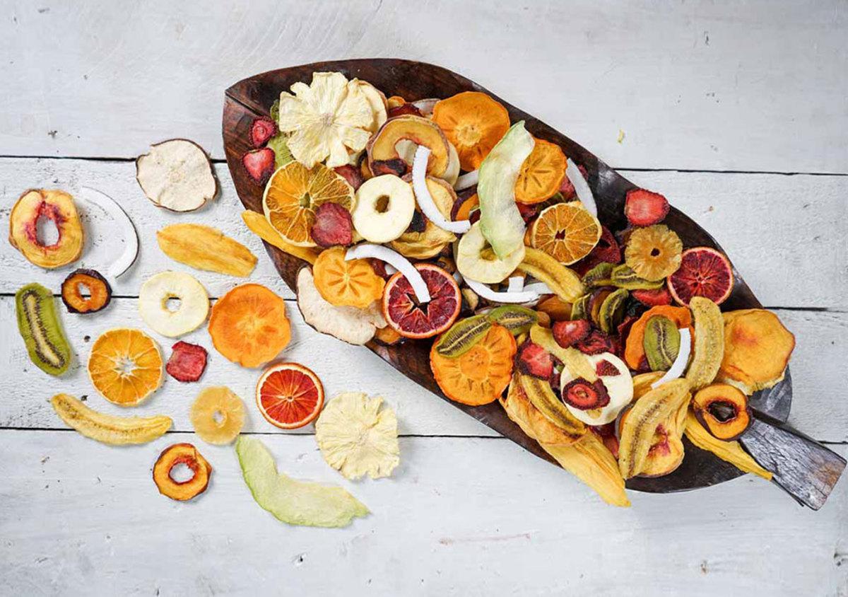 چطور میوههای پاییزی را در فر و روی شوفاژ خشک کنیم بدون تغییر رنگ؟