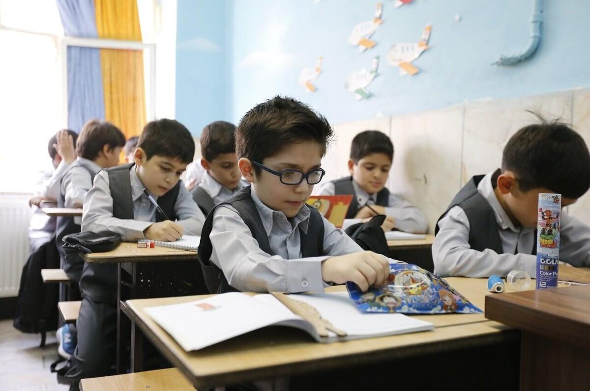 تجاوز جنسی معلم شهر ری به دانش آموزان بیگناه با نام تنبیه سربازی