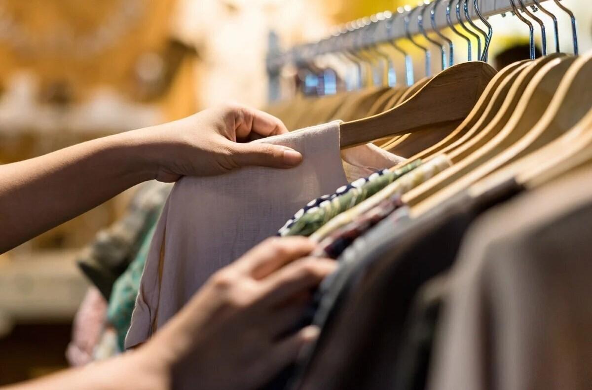 ترفند جلوگیری از پیری با آسان ترین روش | این ۵ رنگ لباس شما را پیر نشان می دهد