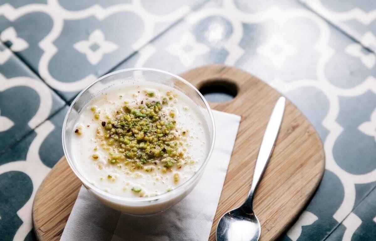 طرز تهیه فرنی معجون با موز و گردو