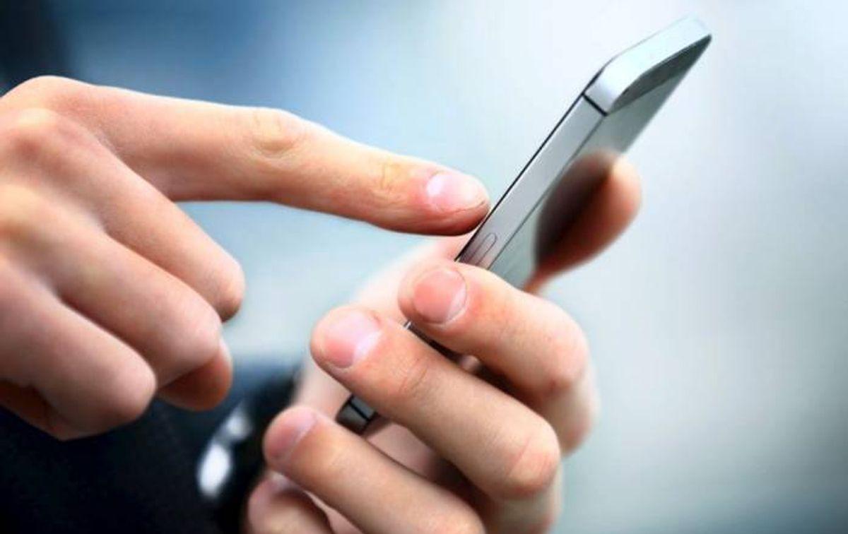 تست شخصیت شناسی از روی مدل دست گرفتن گوشی؛ قبل از خواندن ویژگی شخصیتی به دستها و گوشی خود نگاه کنید