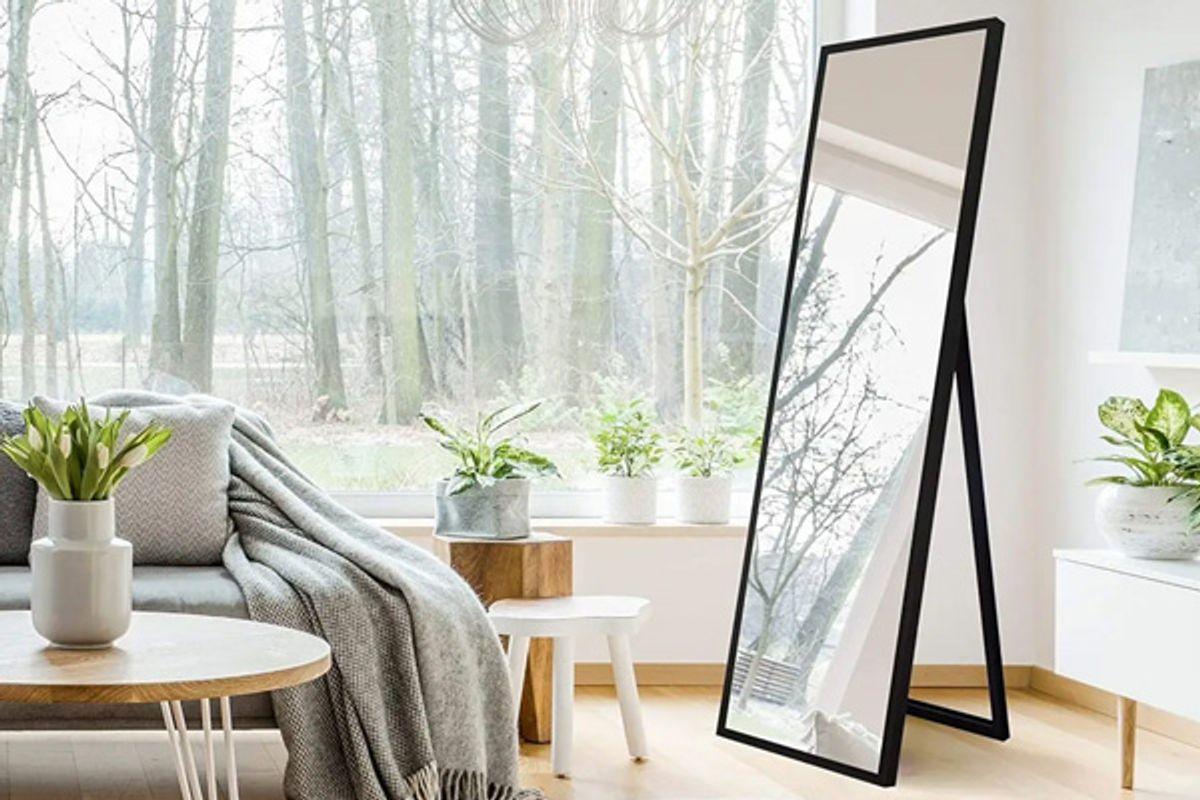 درخشش پذیرایی با آینههای مدرن | جدیدترین مدلهای آینه قدی و دیواری لاکچری