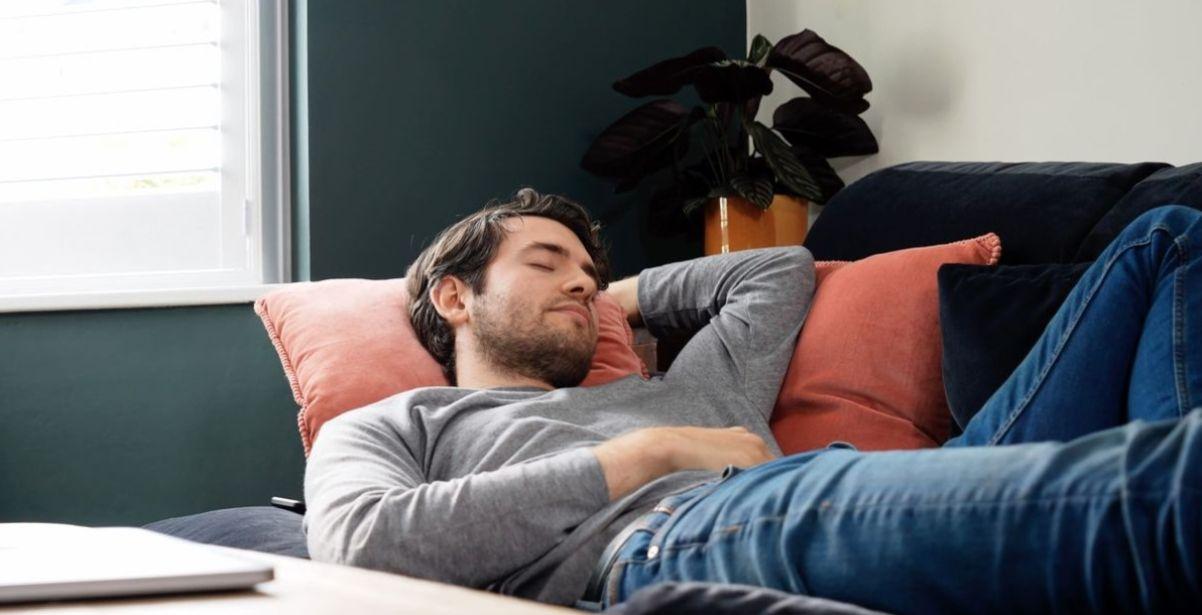 فواید چرت زدن؛ 10 دقیقه چرت بزنید تا سلامت بمانید