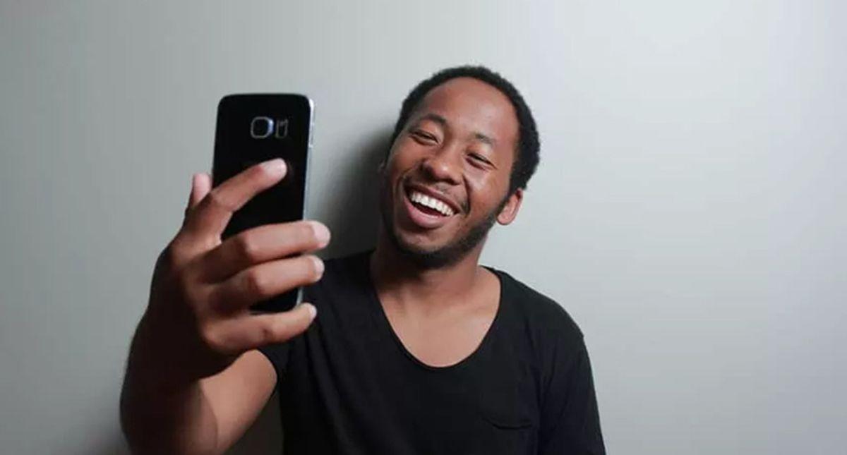 موقع سلفی به کجا نگاه کنم