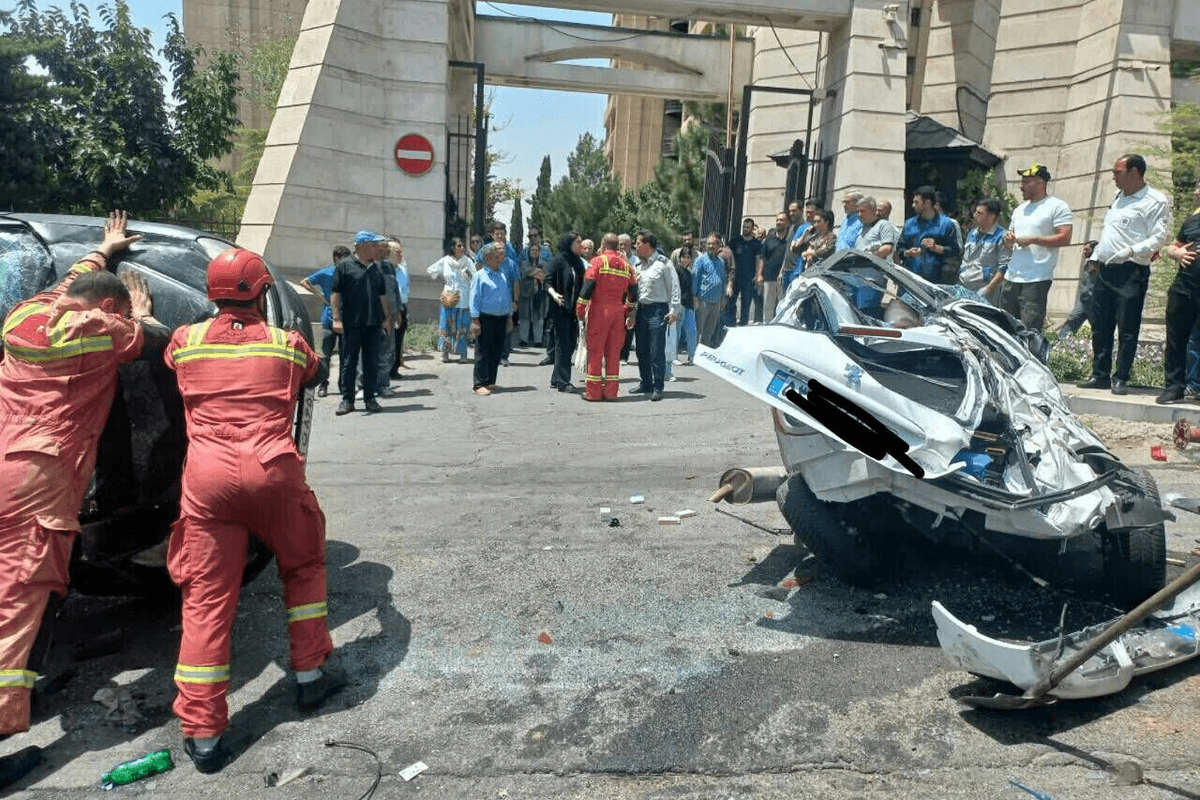 تصادف زنجیره ای در سعادت آباد تهران | 11 خودرو زیر کامیونت متلاشی شدند+تصاویر