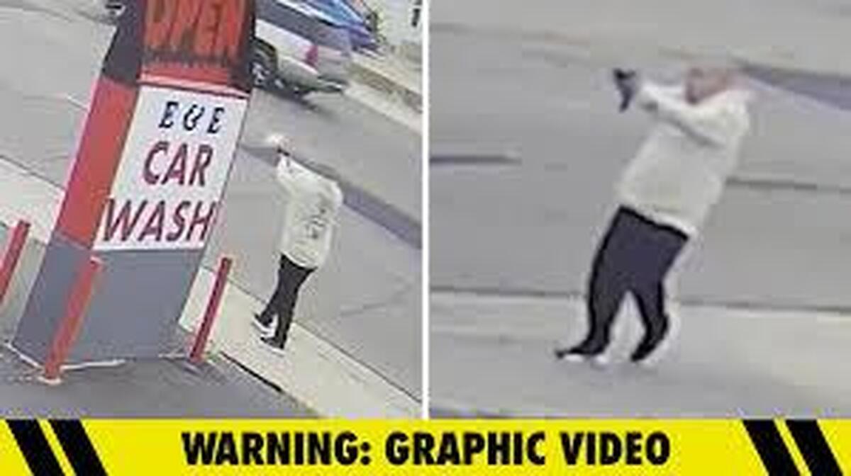 لحظه تیراندازی مرد 39 ساله به خودروهای عبوری در خیابان | دستگیری مرد مسلح با اتهام قتل