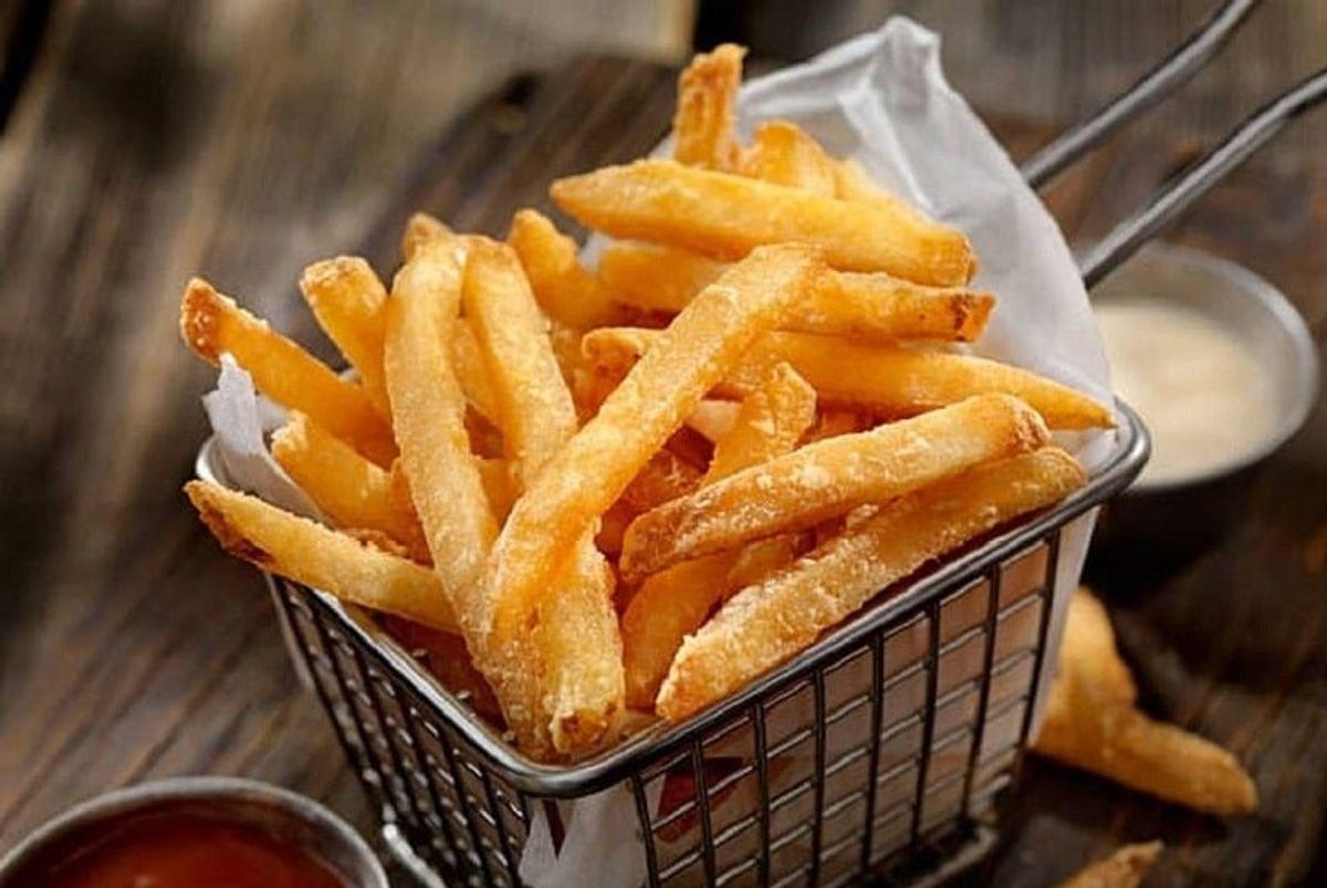 طرز تهیه سیب زمینی سرخ کرده ساده خوشمزه به روش رستورانی