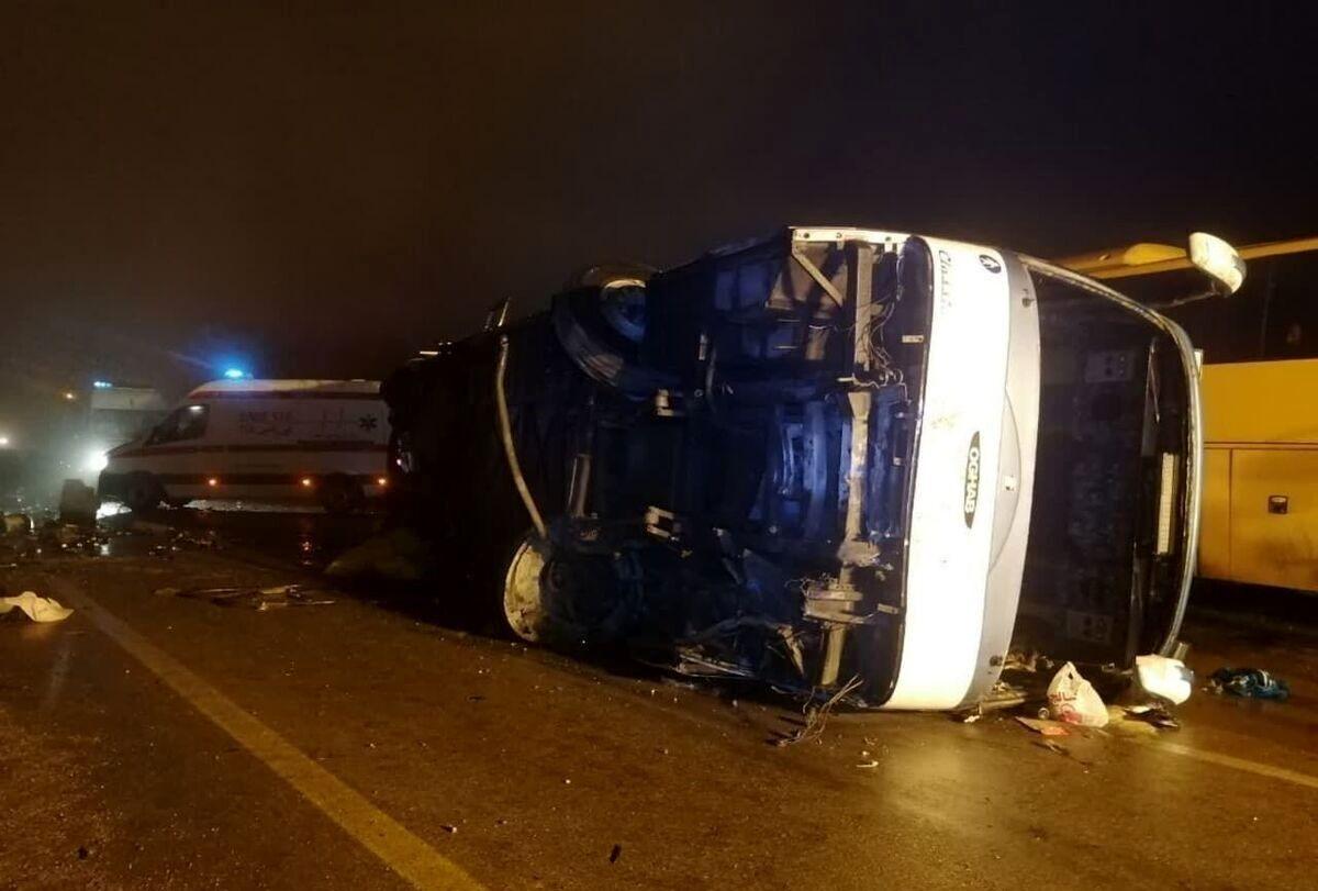 واژگونی اتوبوس حامل دانش آموزان دختر کرمانی با ۶ فوتی و ۲۷ مصدوم؛ راننده اتوبوس دستگیر شد