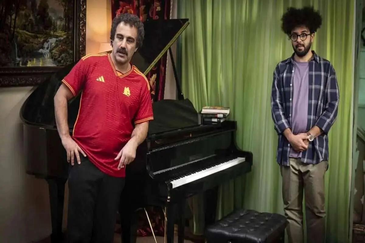 وقتی موسیقی وارد خانه نقی شد | هنرنمایی سامان احتشامی در نقش داماد با پیانو