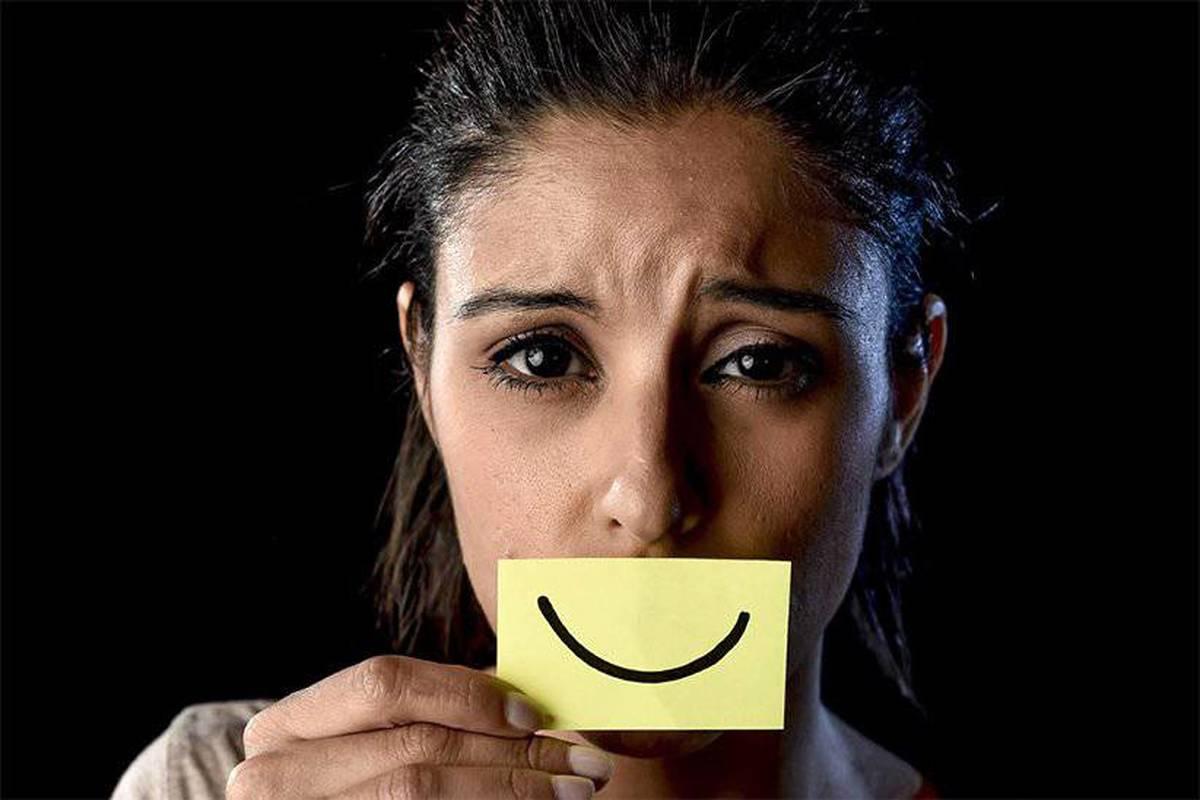 آیا شما هم افسردگی خندان دارید؟| نشانهها و علائم را بشناسید
