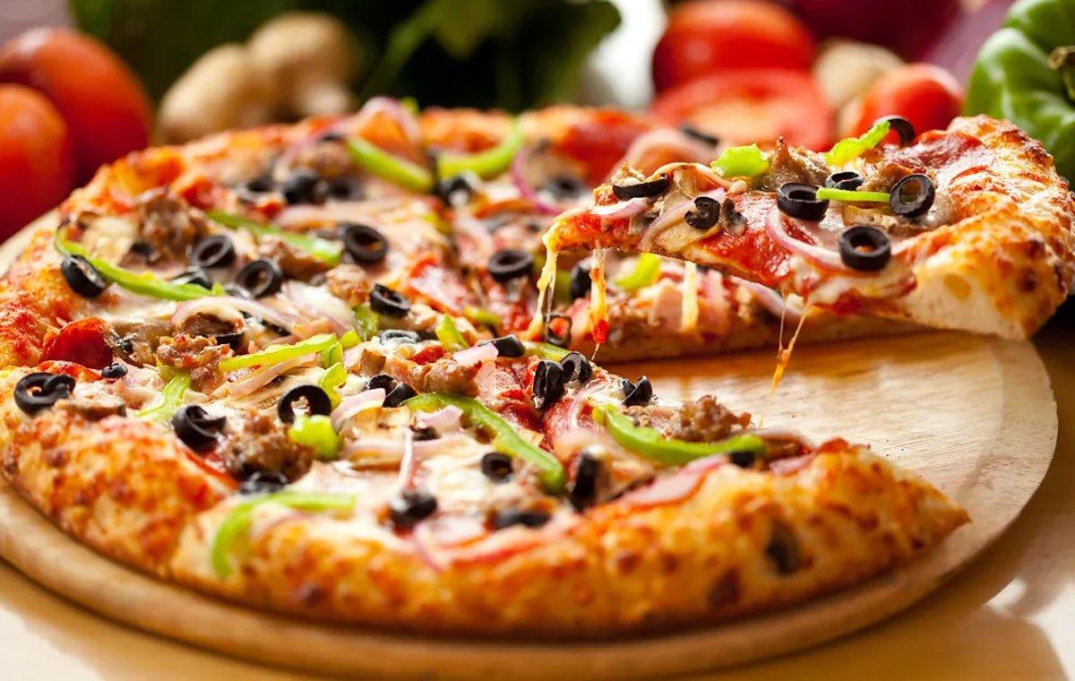 طرز تهیه پیتزای طرح گل؛ یک اثر هنری خوشمزه که در هیچ جایی مثلش را ندیدهاید