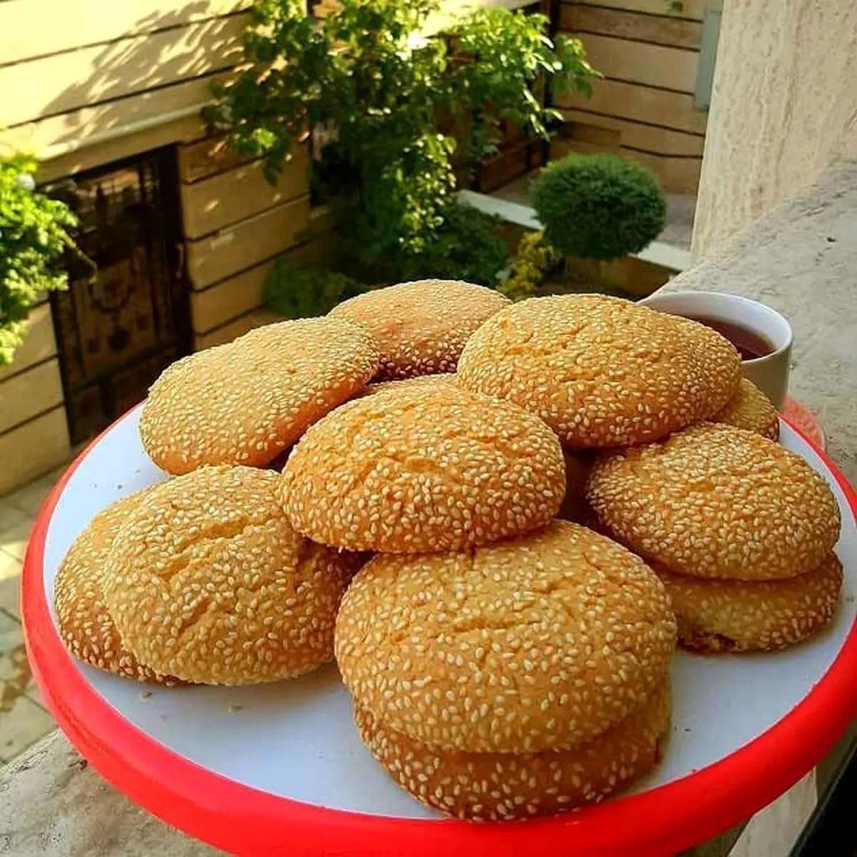 طرز تهیه کلوچه کنجدی؛ دستور پختی که همه را شگفتزده میکند