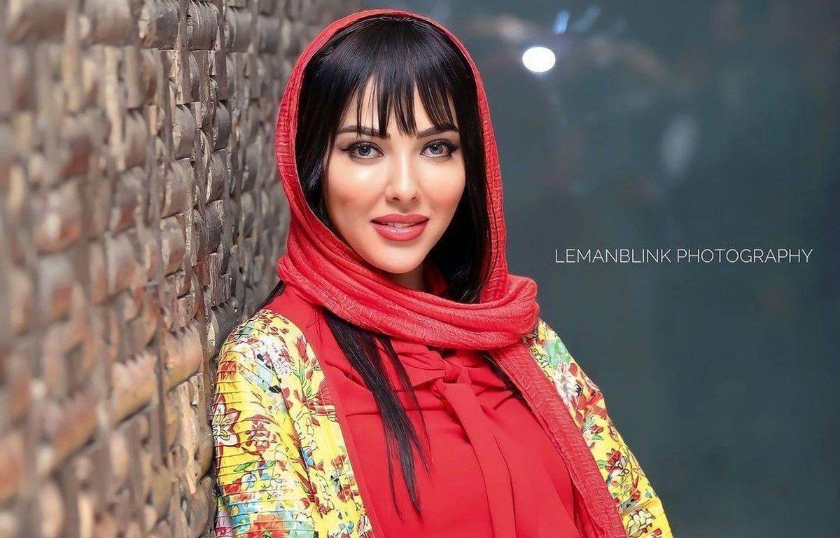 استایل خاص لیلا اوتادی با مانتوی بلند مشکی