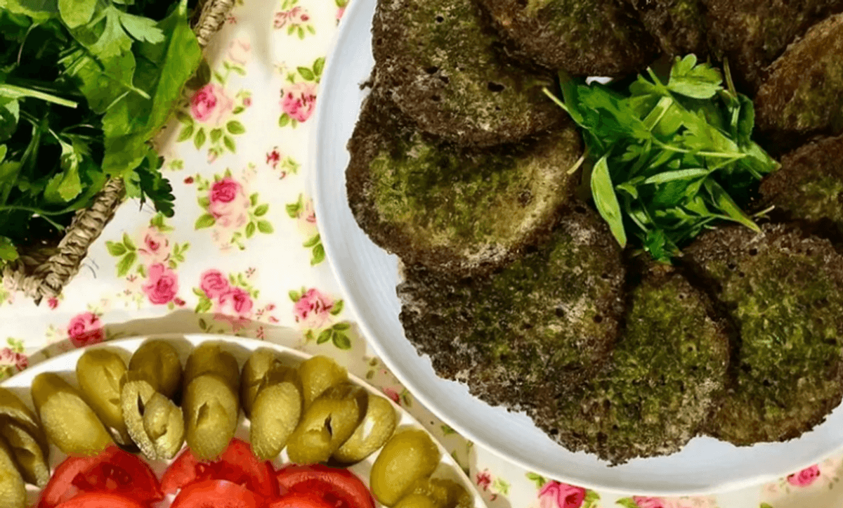 طرز تهیه کوکو برگ سیر؛ هم خوشمزه، هم مقوی، هم کمهزینه!