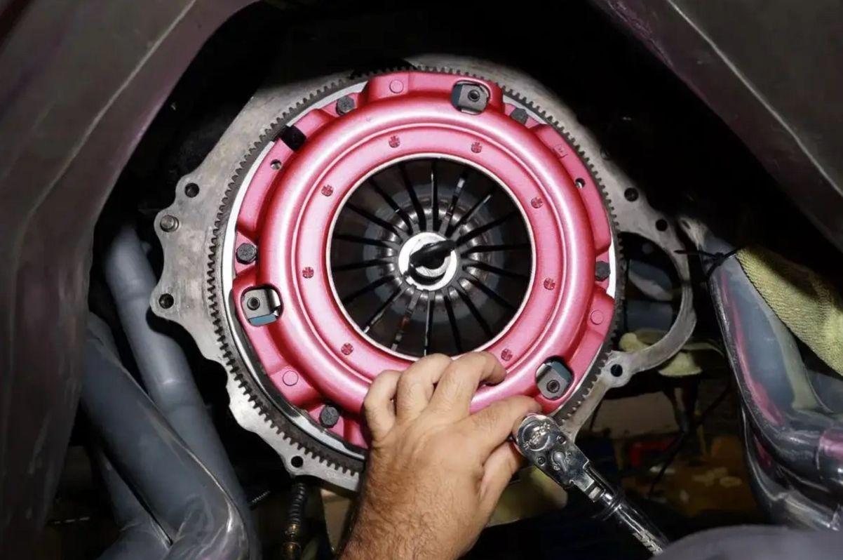ترفند نگهداری از خودرو| چگونه عمر صفحه کلاچ خودرو را افزایش دهیم؟