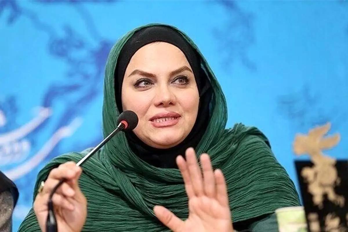 عکس هنری نرگس آبیار در قاب شیشهایِ سووشون