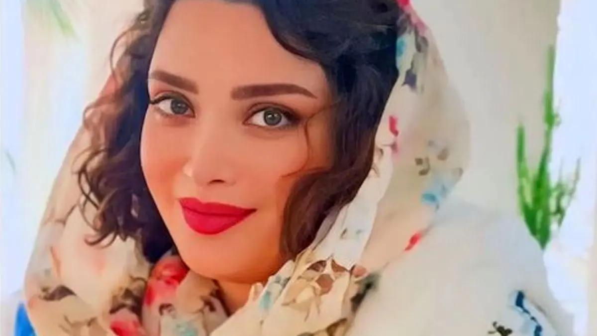 استایل شیک و متفاوت بهنوش طباطبایی در نمایشگاه کتاب | امضای سووشونیها روی کارت؛ مخاطبها جا خوردند!