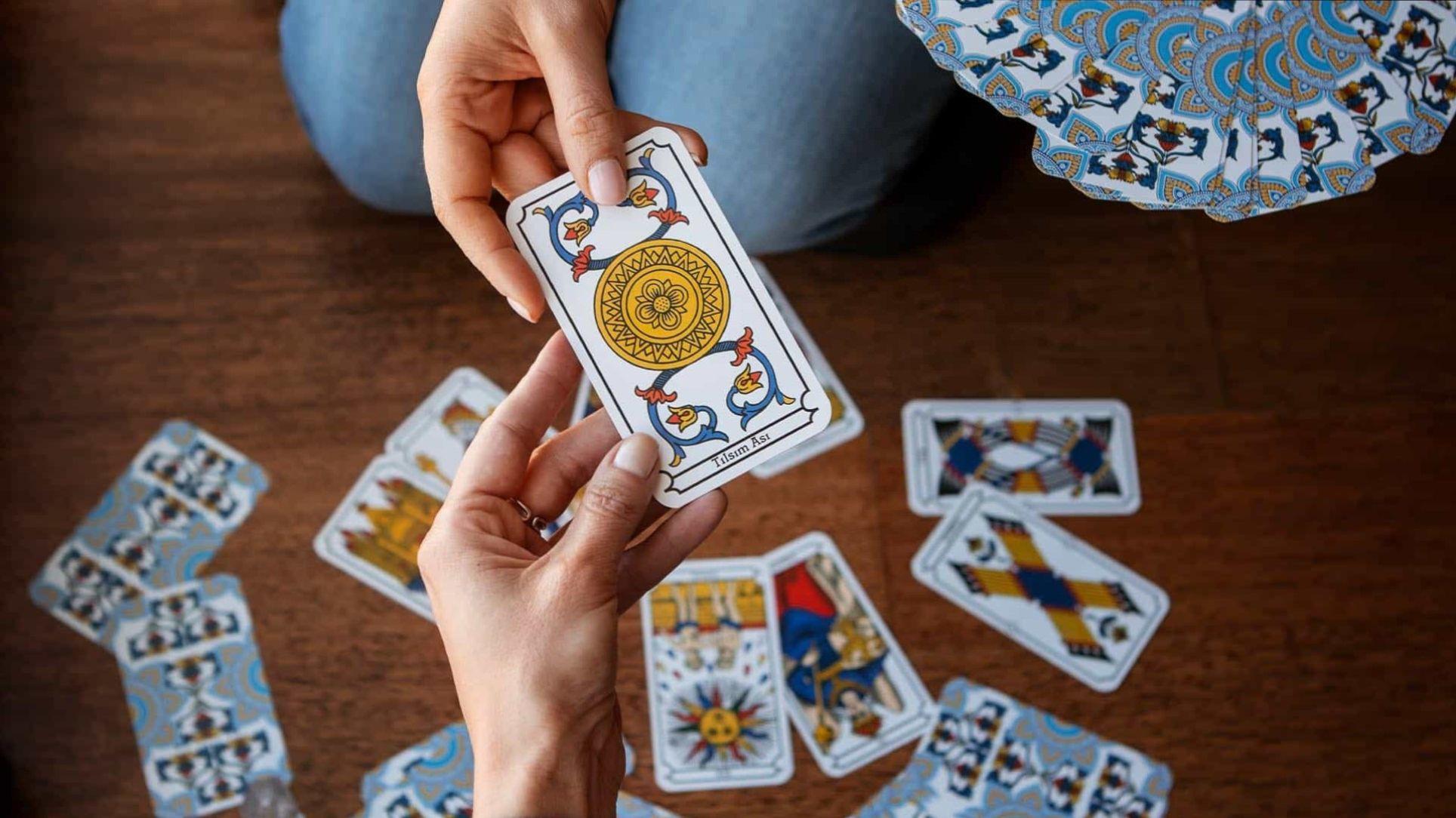 فال تاروت امروز شنبه 27 اردیبهشت 1404 متولدین هر ماه؛ کارهایی که هیجان و گرمای زندگی شما را افزایش می دهد